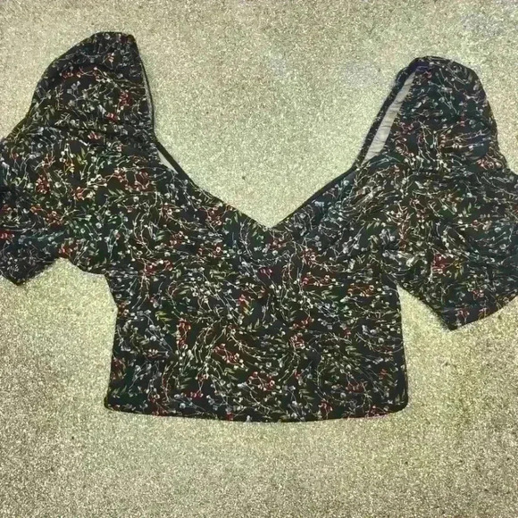 Revamped off the shoulder floral crop top - Picture 1 of 4